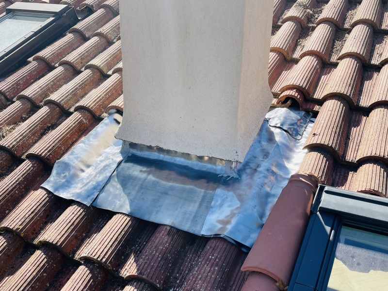 pose de plomb sur tour de cheminée sur bouc bel air