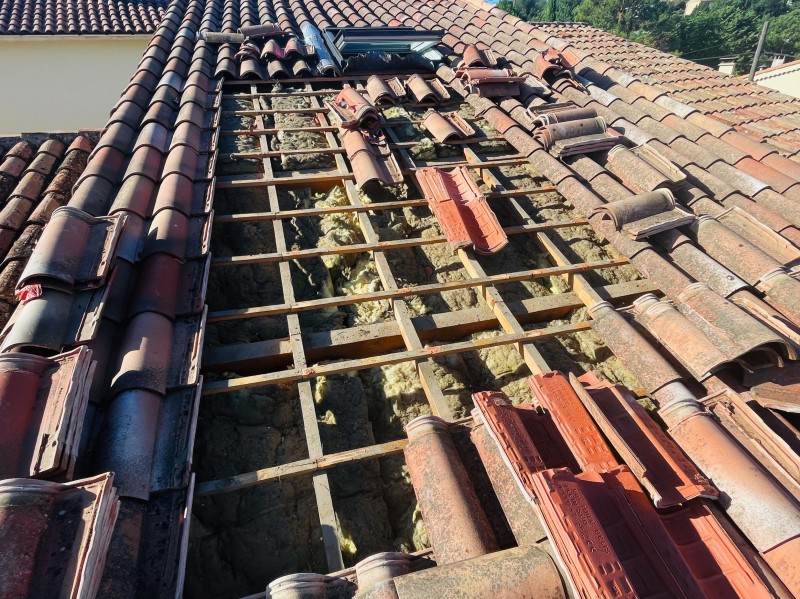 dépose des tuiles sur marignane