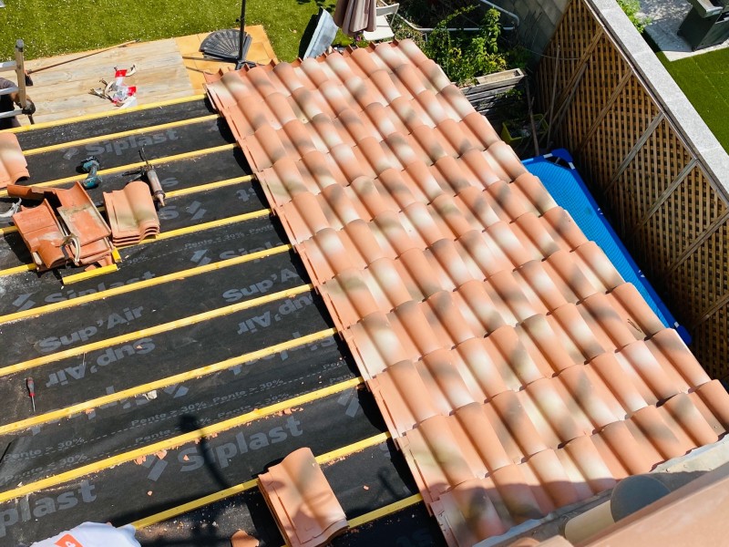 Réfection d’une toiture de maison en tuiles mécaniques Romane à Gardanne 13120 près de Aix-en-Provence