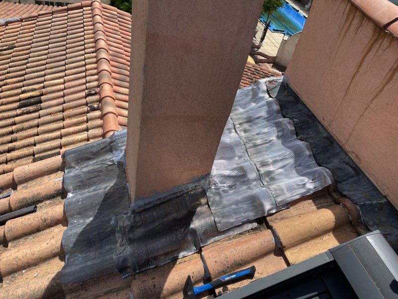 Pose de plomb sur tour de cheminée vitrolles 13127