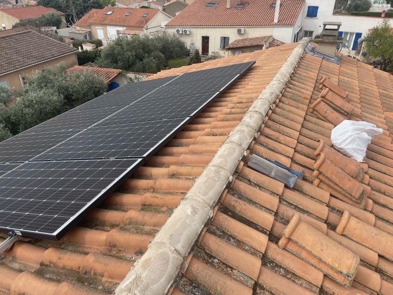 Rénovation d’un Faîtage de toiture de maison à La-Fare-les-Oliviers 13580