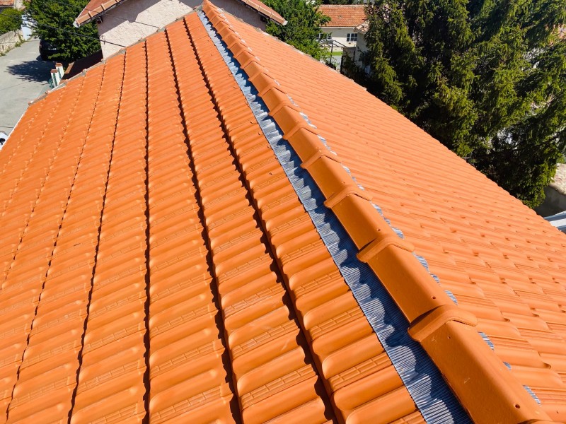 Chantier de changement de toiture en tuiles plates de Marseille sur Gréasque 13850 près de Gardanne