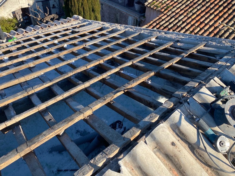 Actuellement en cour: Changement d’une toiture P.S.T Canal sur Vitrolles près de Marignane