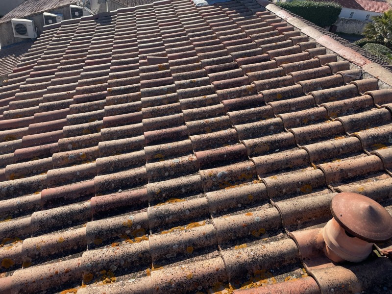 Nettoyage de toiture de maison à Bouc-Bel-Air 13320