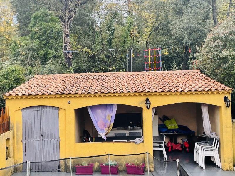 Démoussage et traitement de toiture d’une maison sur Bouc Bel Air près de Marignane.