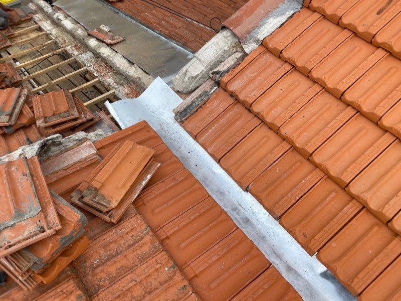 Repride de rive pour pose de noue sur gardanne