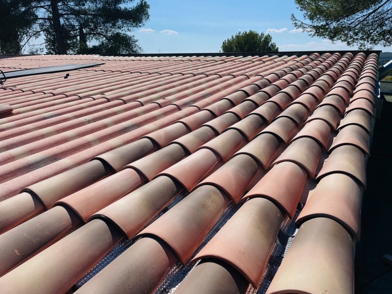 Pose des tuiles canal sur PST sur Velaux 13880