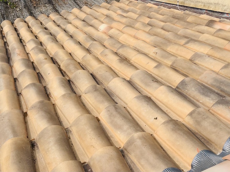 Nettoyage et traitement de tuiles sur Bouc-Bel-Air 13320