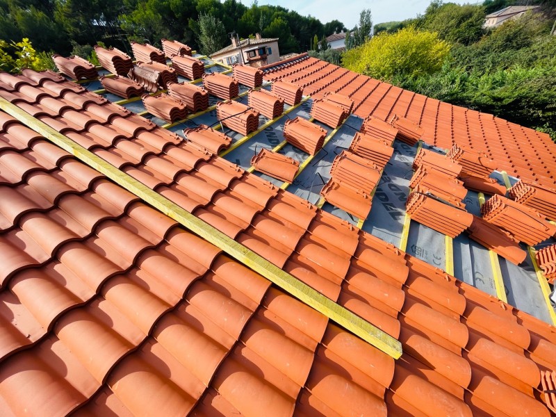 Chantier de changement de toiture sur Ventabren 13122 près de Marignane