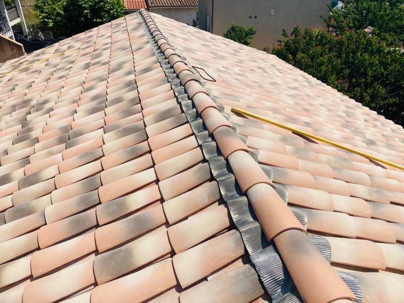 toiture avec faitage closoir sur gignac la nerthe