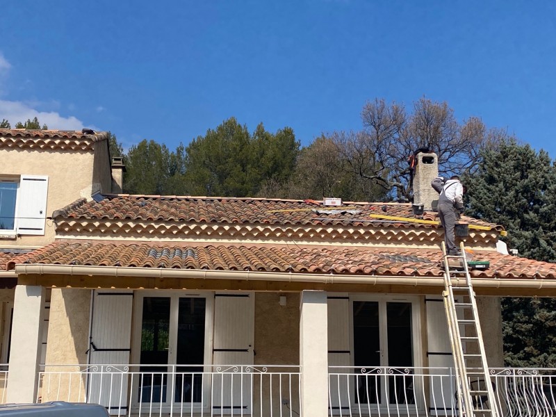 chantier de renovation de toiture sur mimet