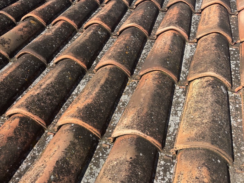 tuiles sans nettoyage sur martigues 13500