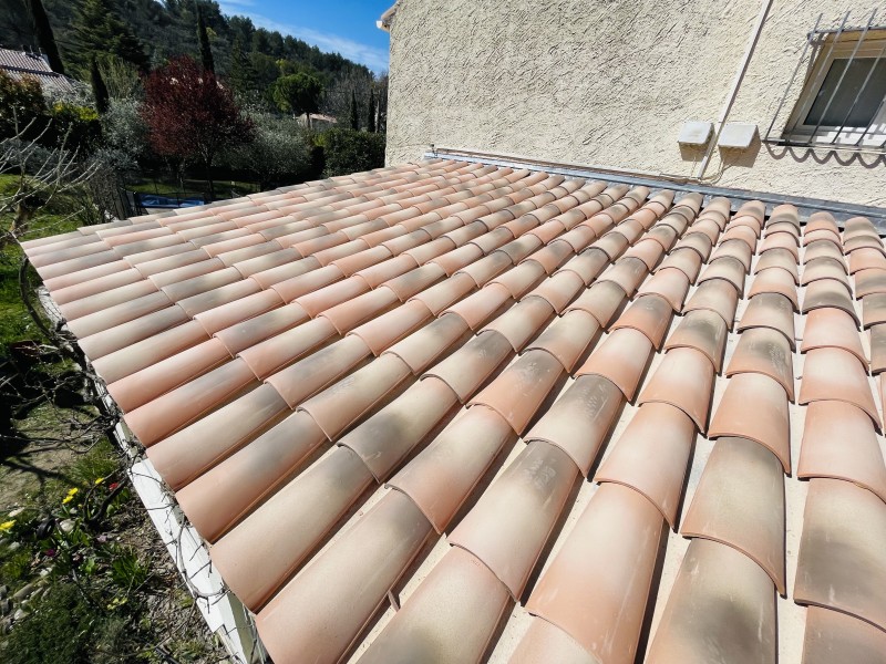 Pose de tuiles à Mimet 13105