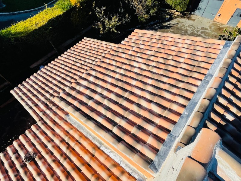 pose de tuiles type Abeille Silvacane sur Calas