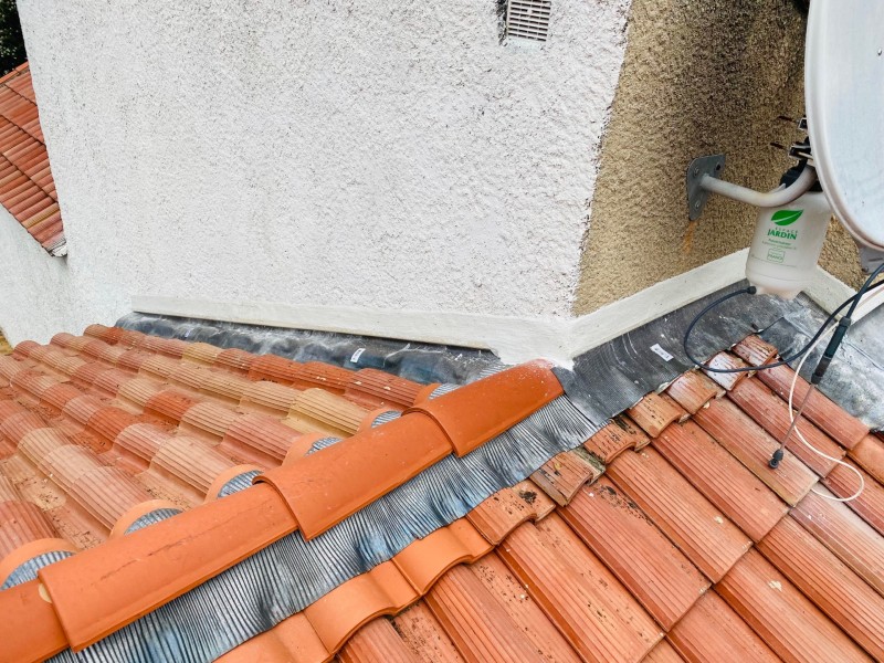 solin en plomb avec enduit sur velaux