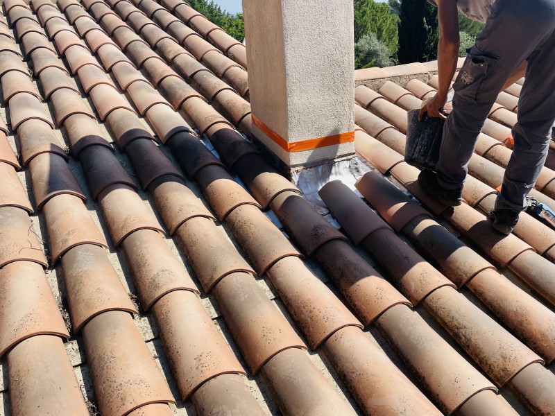 pose enduit de finition sur tour de cheminée sur vitrolles