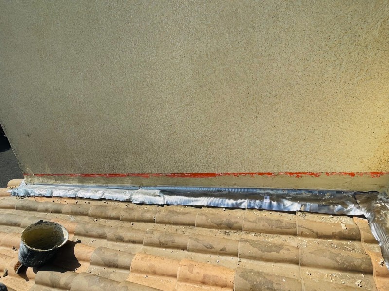 Couvreur pour changement des Solins en Plomb d’une toiture de Maison sur Vitrolles 13127 près de Marignane