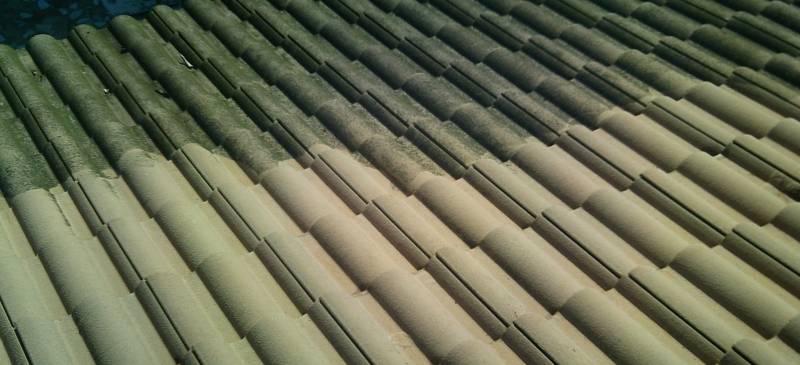 démoussage toiture prés de Velaux 13880