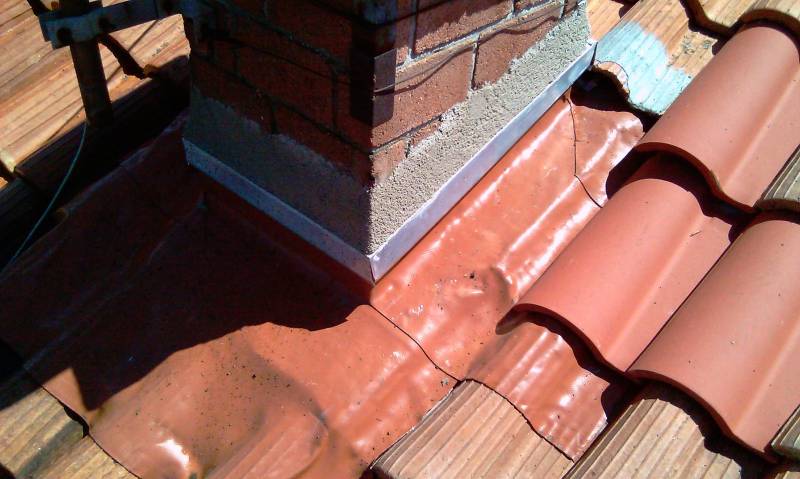 tour de cheminée plomb sur salon de provence