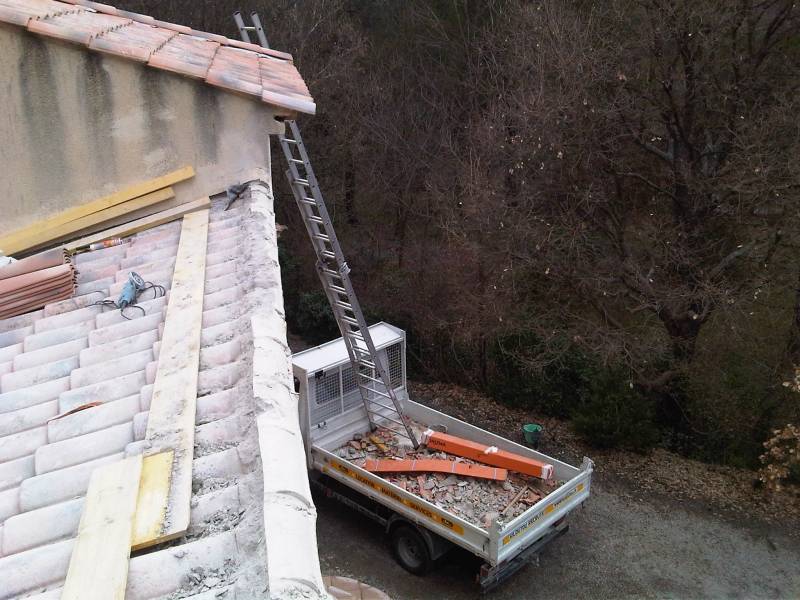Changement d'un Faîtage Closoir et Rive sur une maison individuelle sur Velaux 13880 près de Aix en Provence
