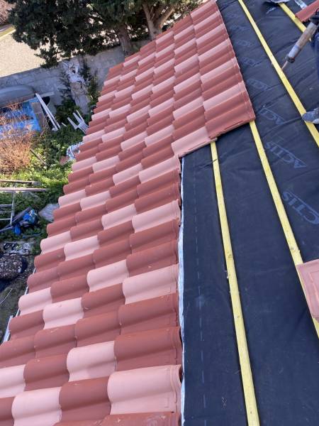 pose tuile romane toiture sur vitrolles