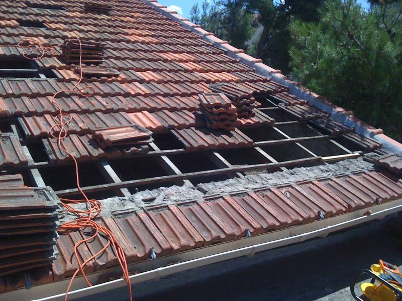 dépose des tuiles pour traitement sur Saint-Victoret 13730