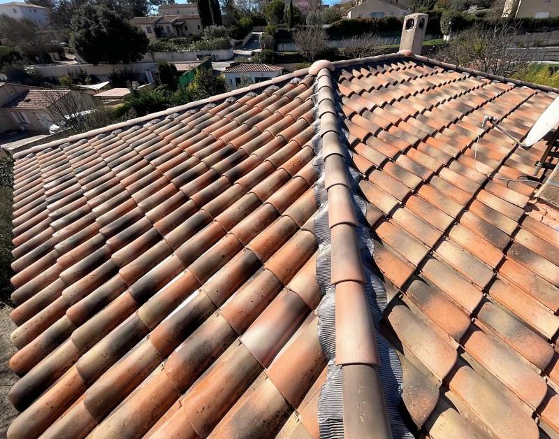 Toiture avec nettoyage hydrofuge fini sur vitrolles