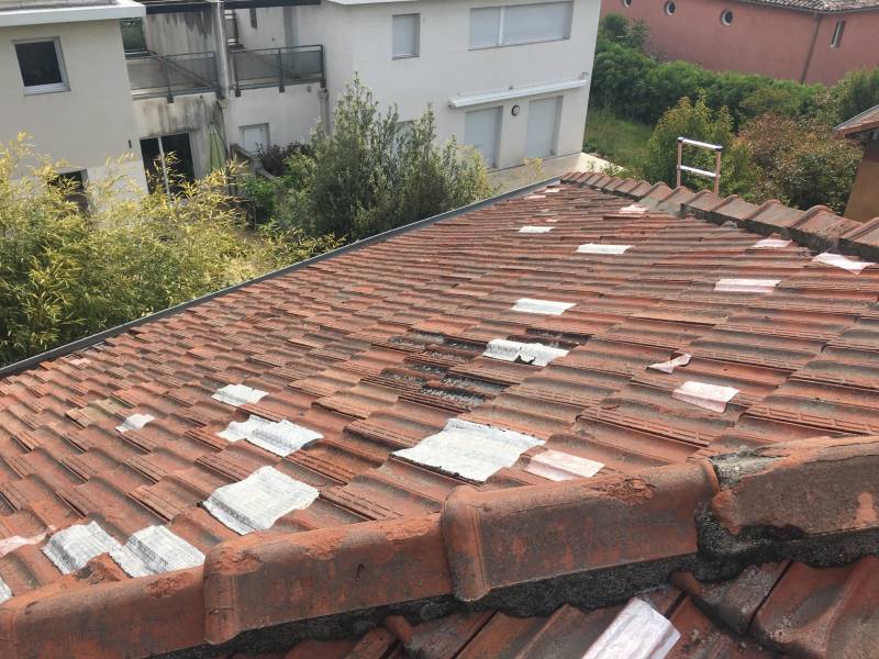 Nettoyage et traitement de tuile près de Aix en Provence 13100