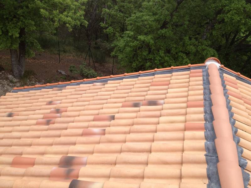 traitement avec nettoyage tuiles aix en provence