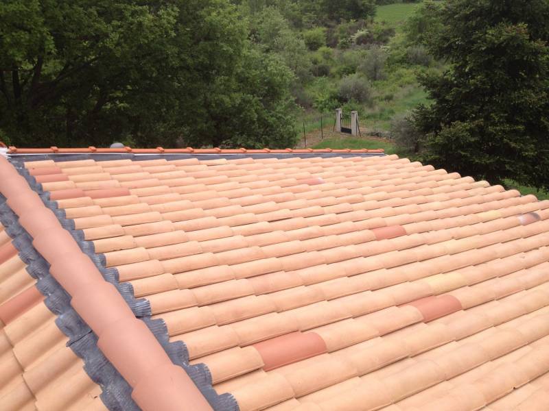 nettoyage et traitement tuiles sur aix en provence