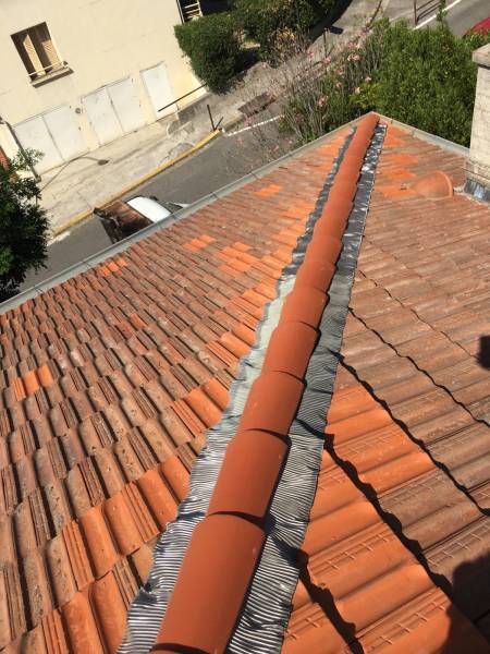 faitage closoir ventillé sur tuiles plates de Marseille