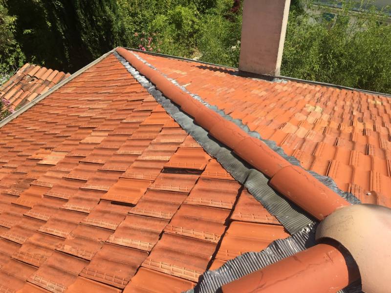 Nettoyage tuiles sur aix en provence 13100
