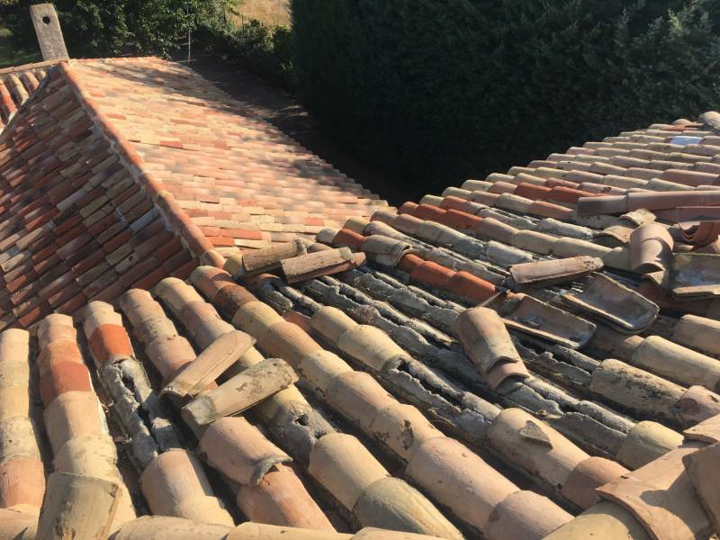 dépose tuile canal près de aix en provence