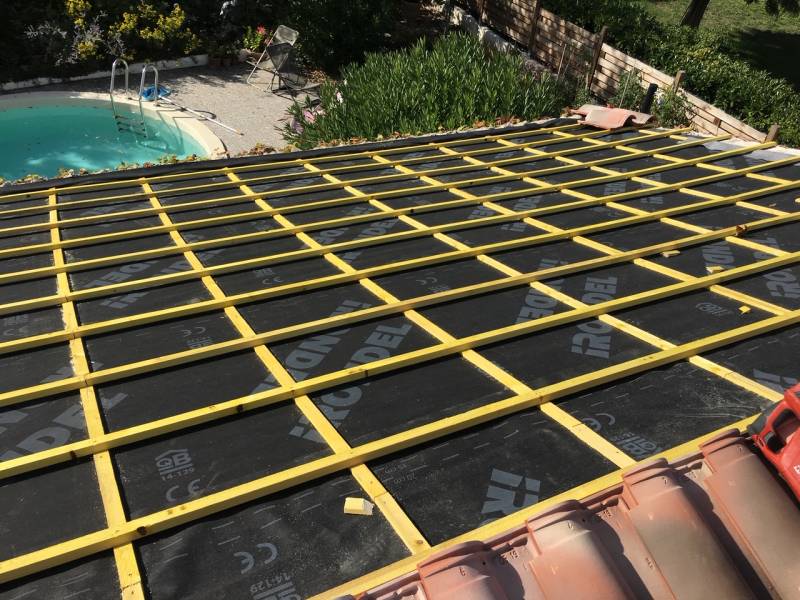 Pose écran sous toiture pour pose de tuile