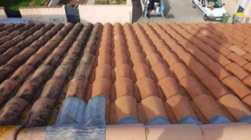 Nettoyage et traitement toiture avec faitage closoir Martigues