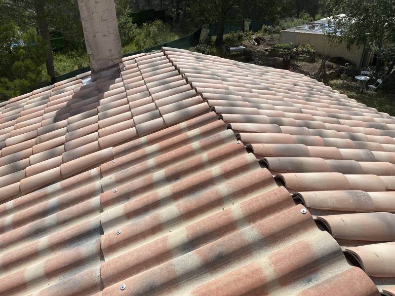 renovation de toiture en plaque sous toiture et tuiles canal sur Marseille