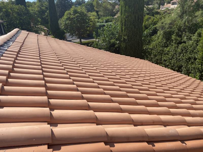 pose d'une toiture en tuile romane mecanique près de marseille