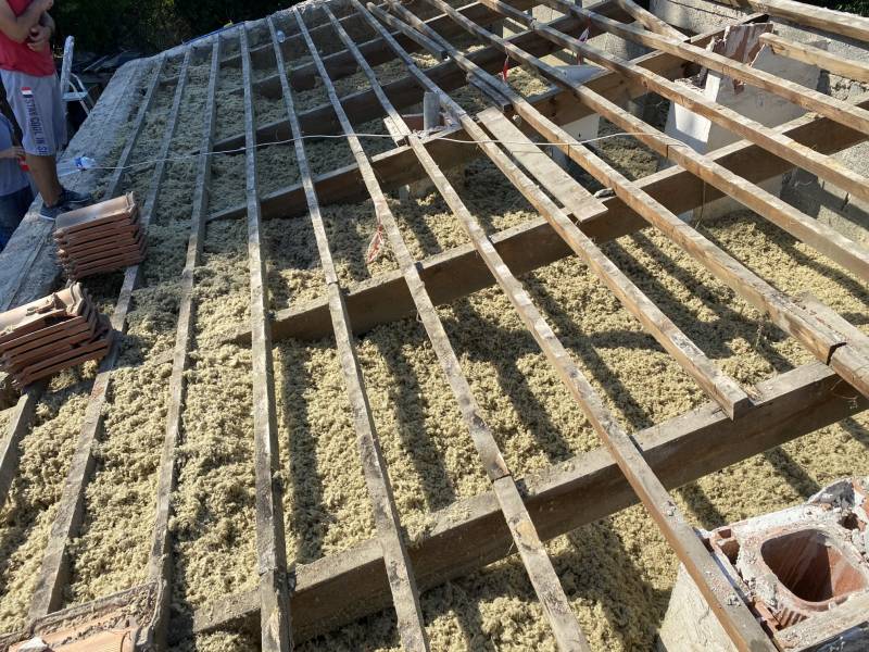 dépose de la toiture et pose laine de roche près de marignane 13700