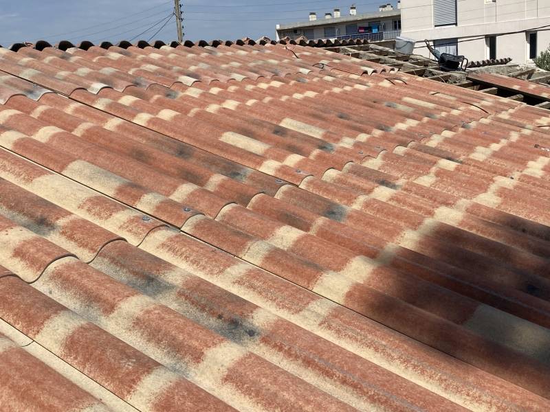 Pose de toiture PST Près de Marseille