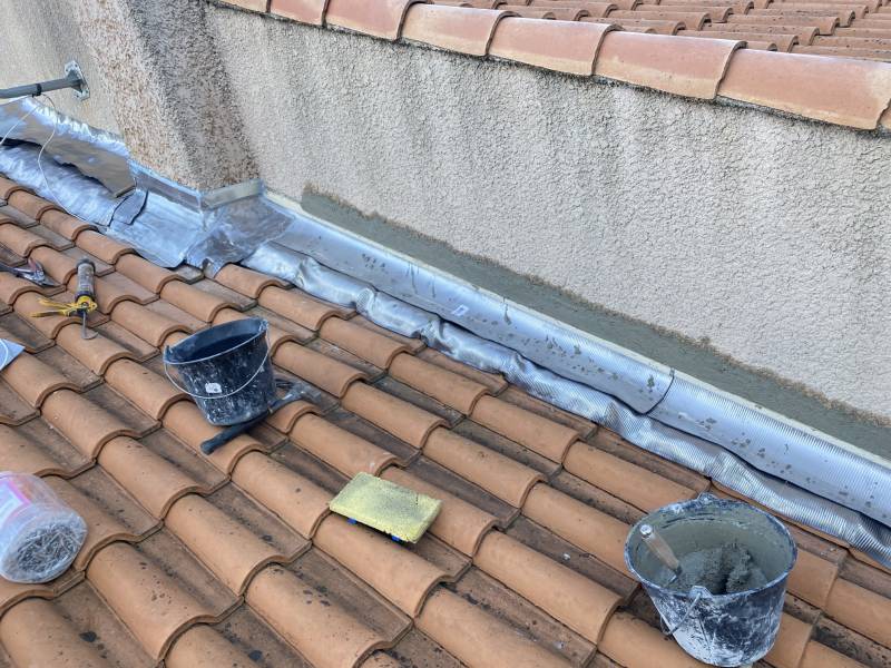 mise en place solin plomb près de marignane