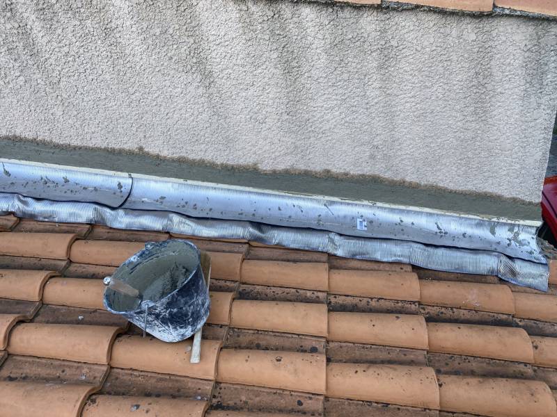 mise en place solin plomb sur marignane