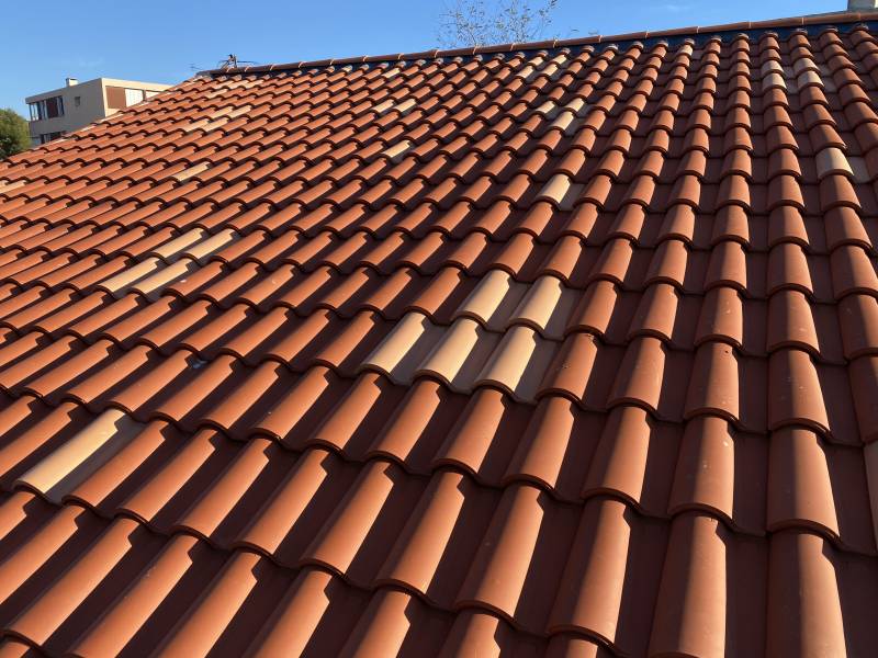 Pose tuile mecanique sur vitrolles