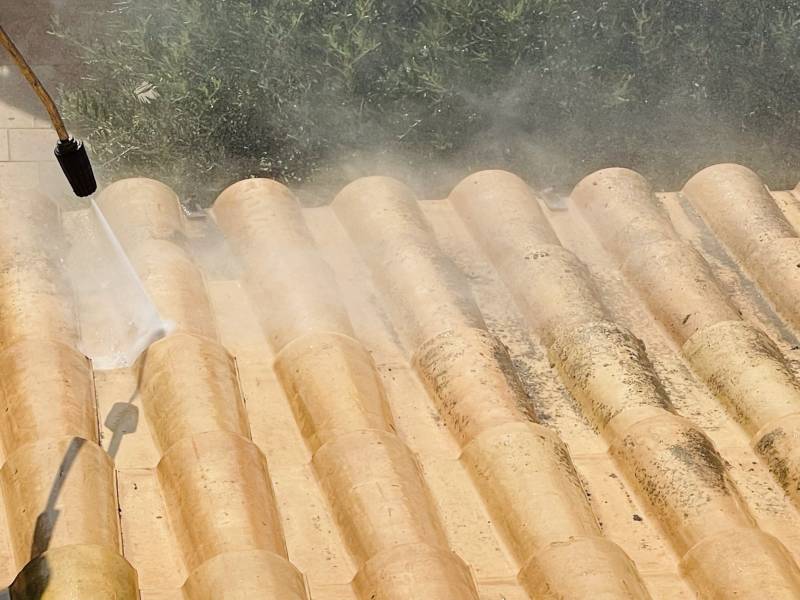 demoussage toiture près de marignane