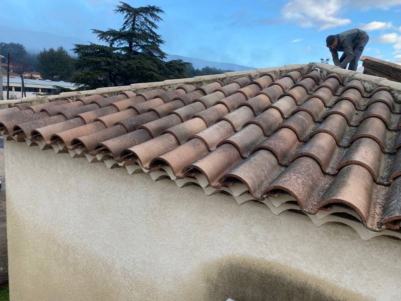 dépos tuile faitage vers aix en provence