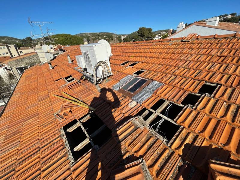 révison de toiture en tuile plate de marseille sur marignane