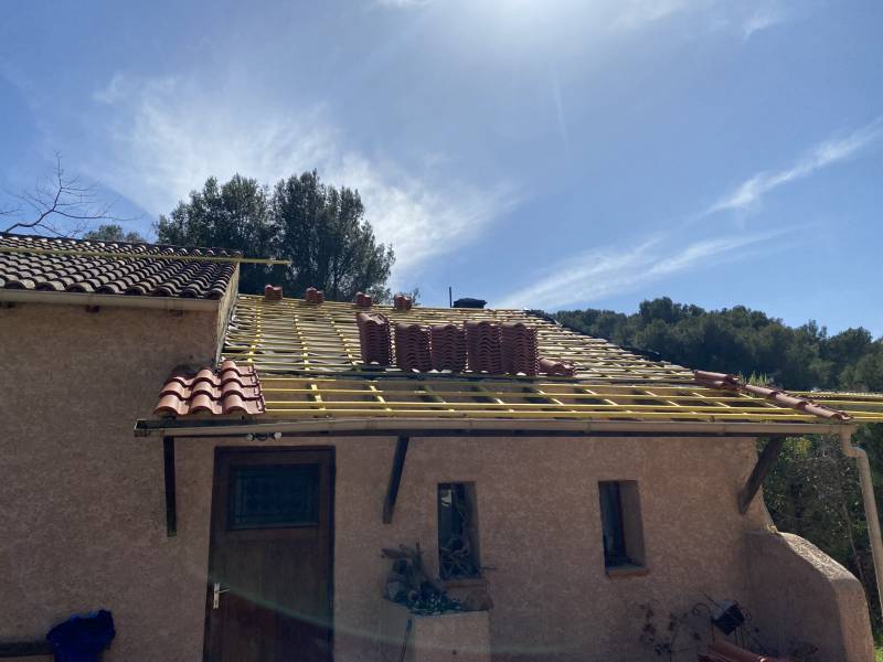 pose tuiles romane rouge ventabren