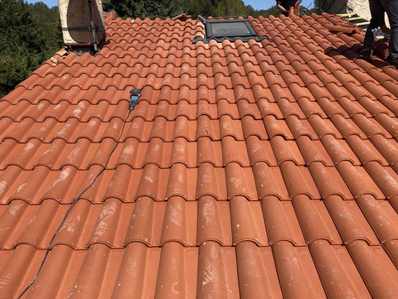 toiture romane ventabren