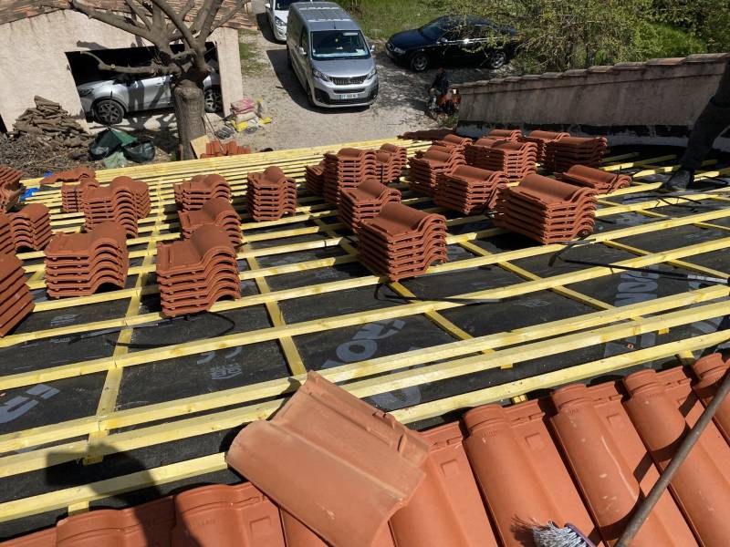 pose tuiles romane rouge prés d'aix en provence