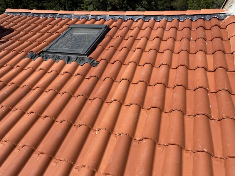 Toiture romane fini ventabren 13122