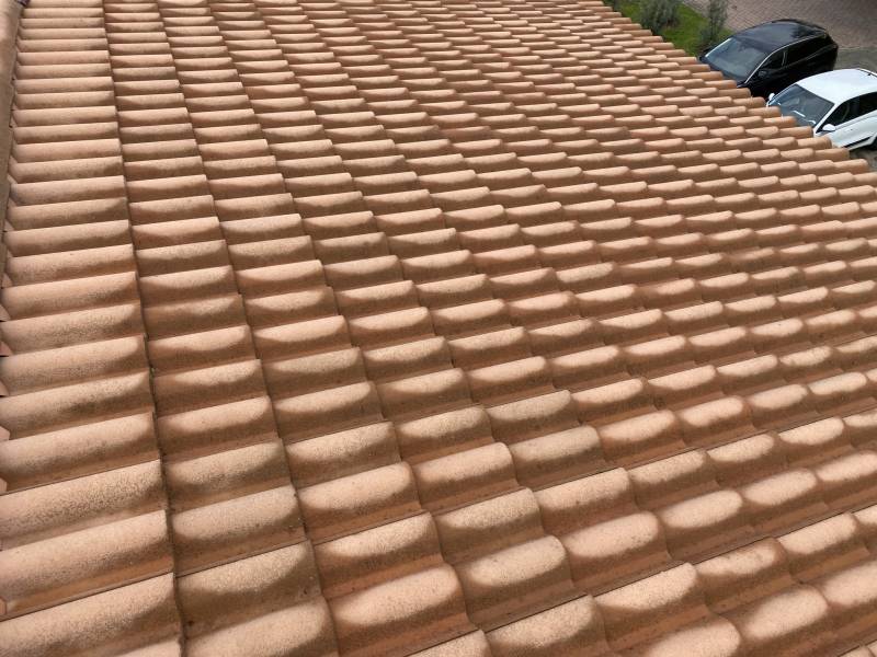 toiture avec nettoyage et protection hydrofuge sur salon de provence 13300